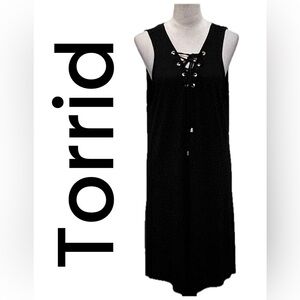 B10 Torrid Black Sleeveless Lace-Up Dress rounded hem line Size 1. Never Worn